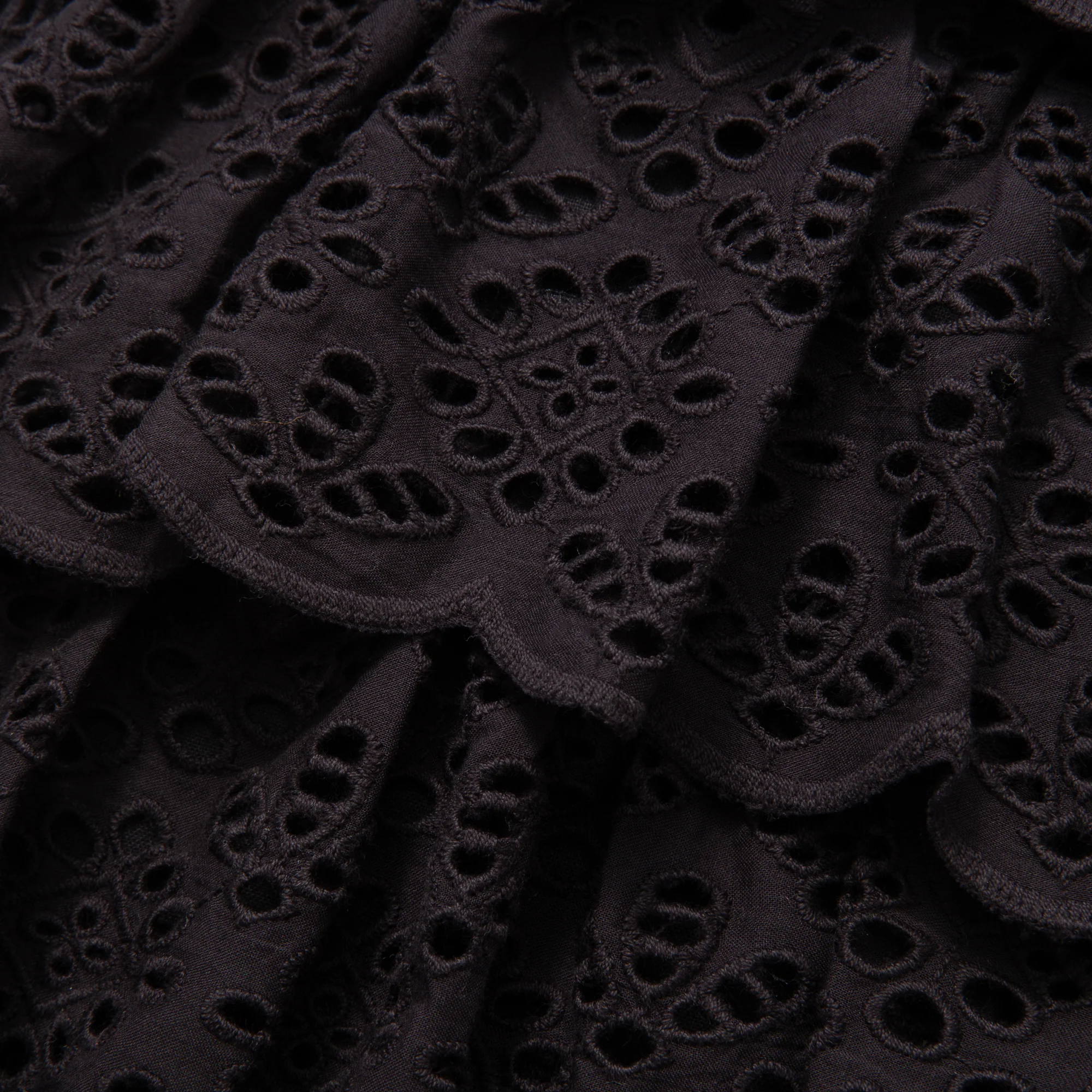 EMBレースフリル クッションカバー 450×450 ブラック（105） - Image 6