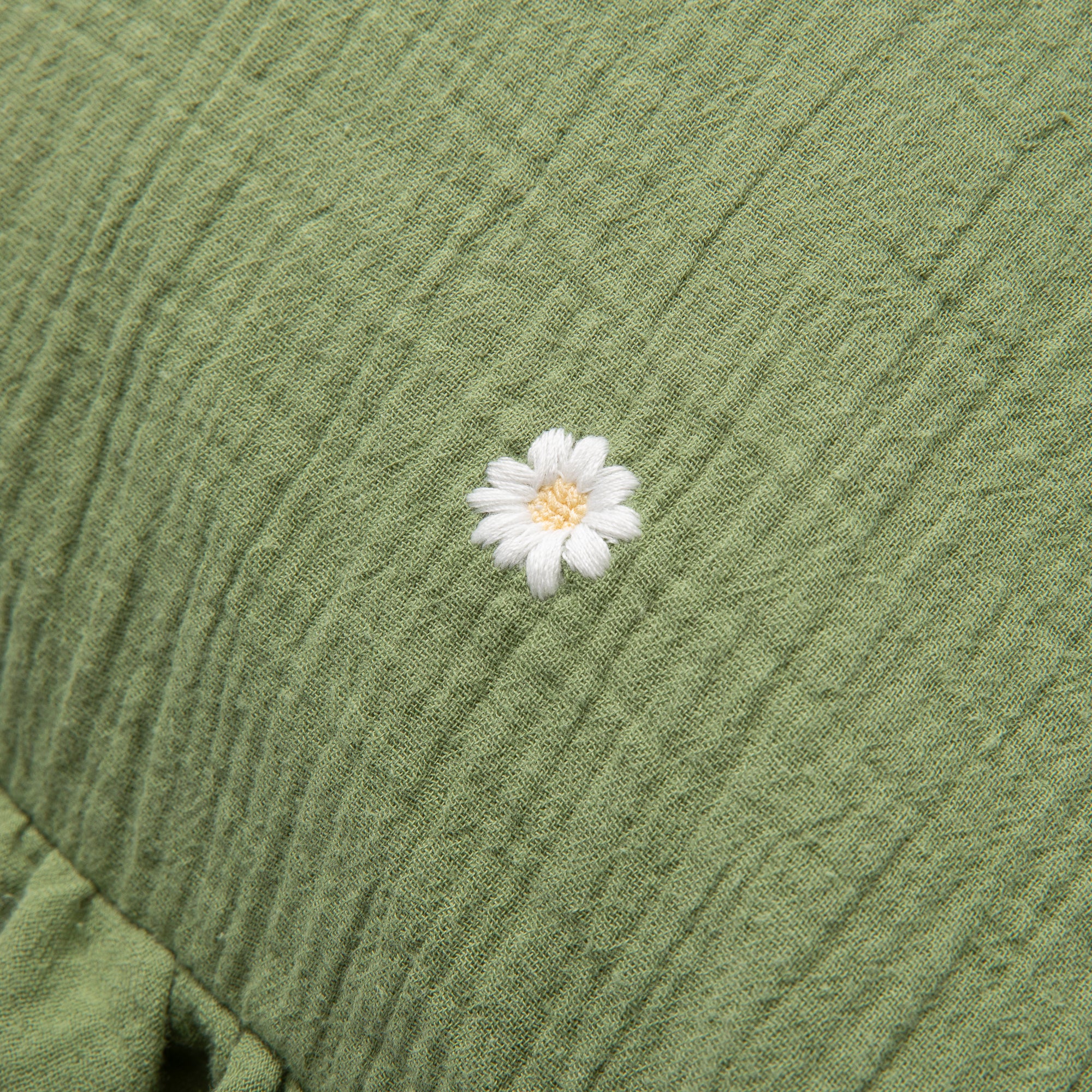EMBフラワーフリル クッションカバー 450×450 グリーン（B-010） - Image 6