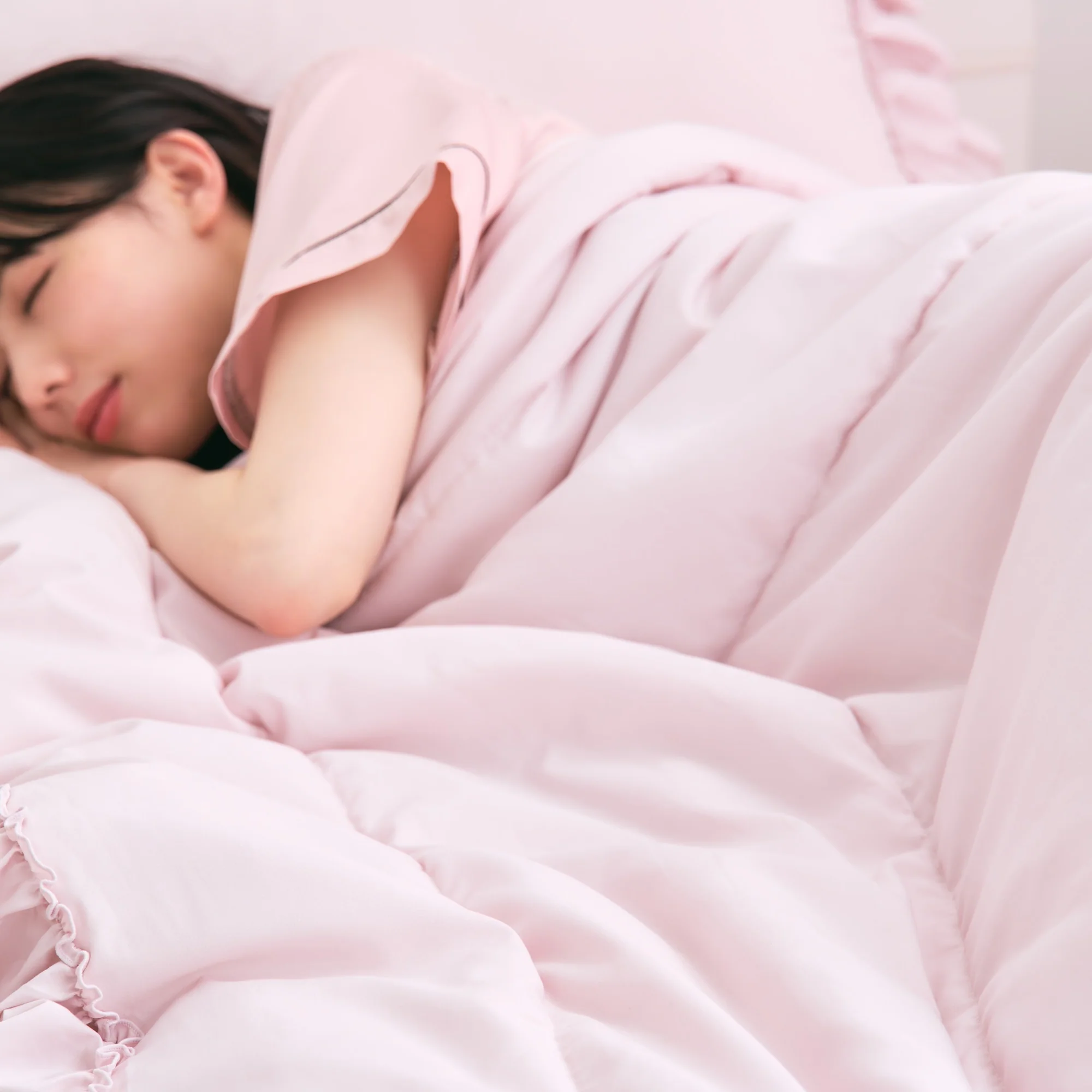 【2025年モデル】【オンライン限定】ふわろ 夏でもひんやりもちもち 肌掛けふとん フリル ダブル ピンク - Image 7
