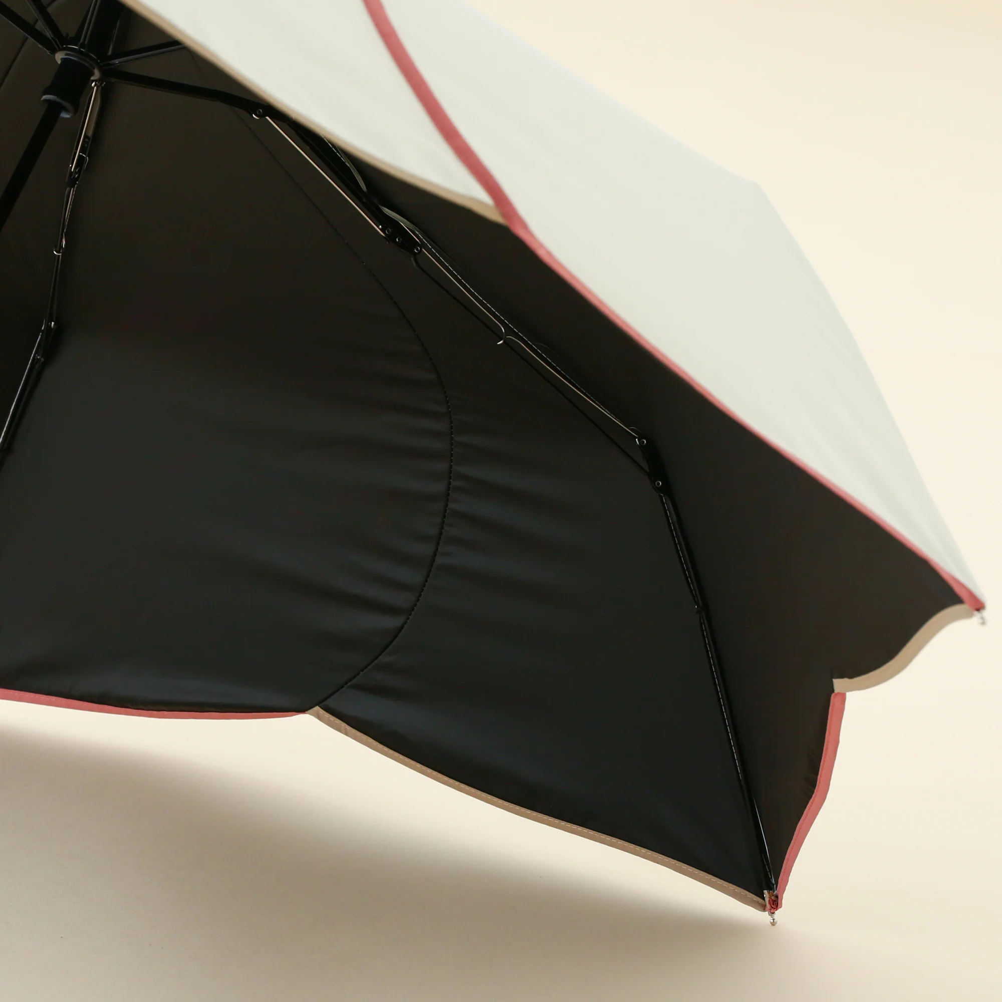 バイカラーパイピング 折りたたみ傘 47cm ホワイト（晴雨兼用） - Image 13