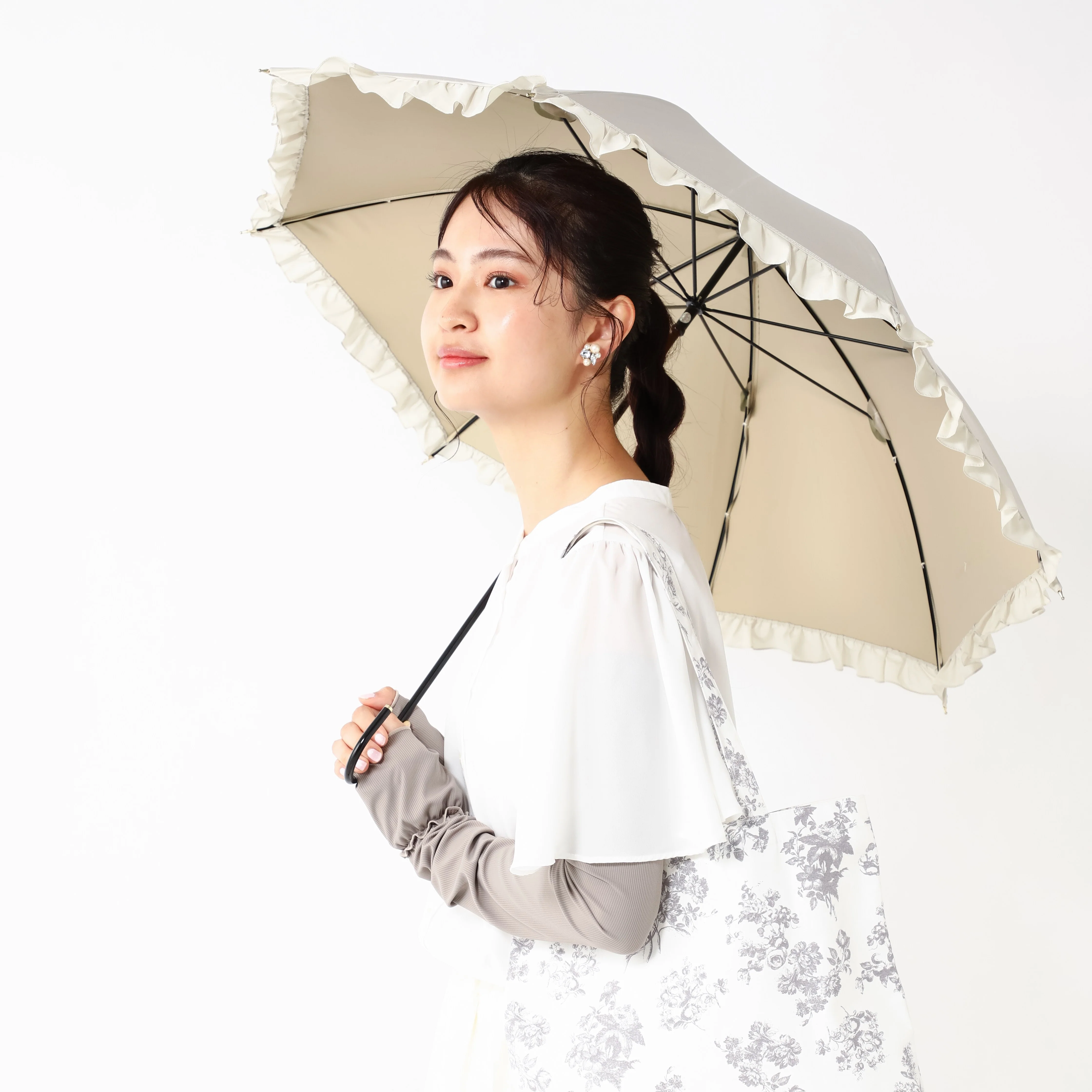 【2024年モデル】遮光 クラシックフリル 折りたたみ傘 50cm ベージュ（晴雨兼用） - Image 9