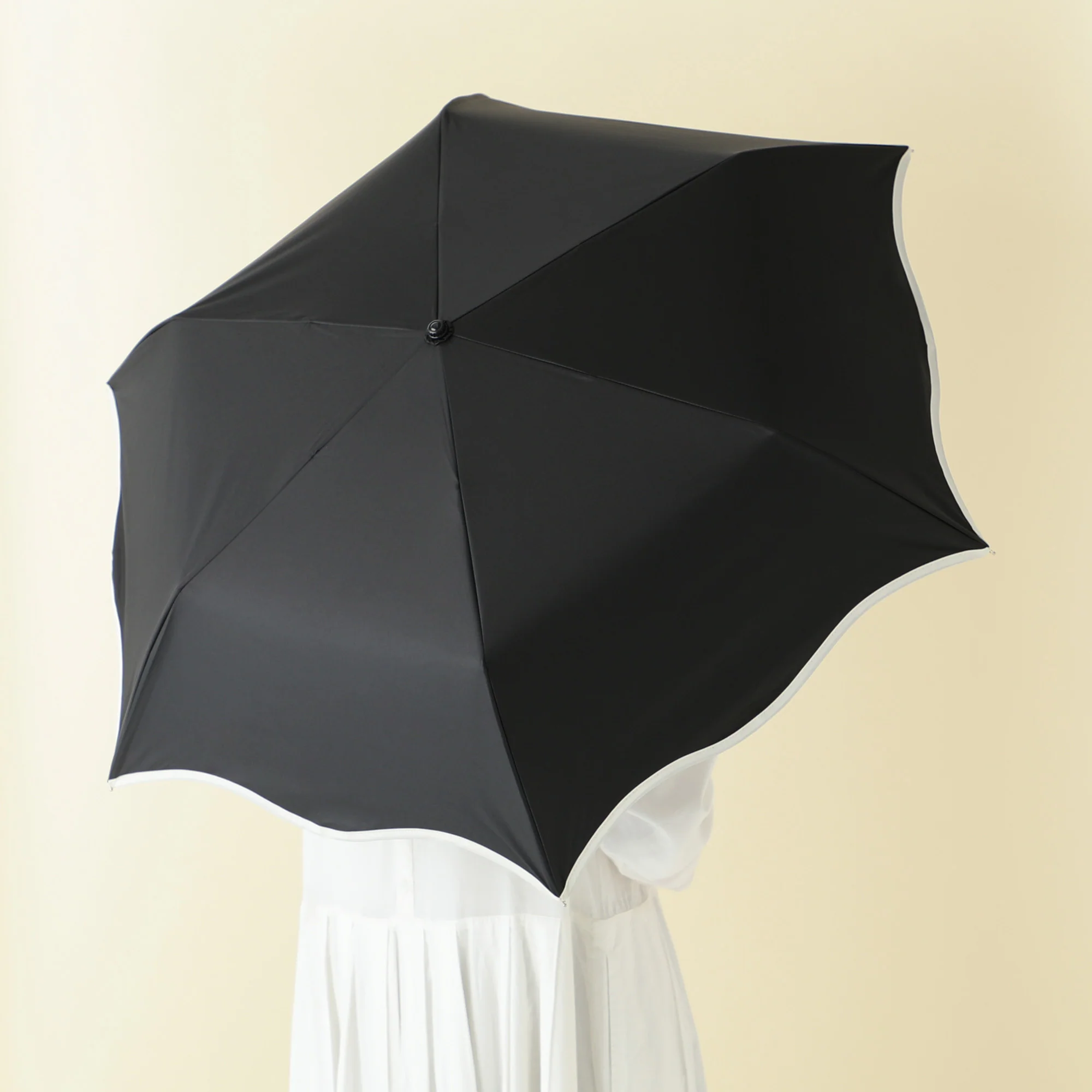 遮光 ウェーブパイピング 折りたたみ傘 50cm ブラック（晴雨兼用） - Image 3