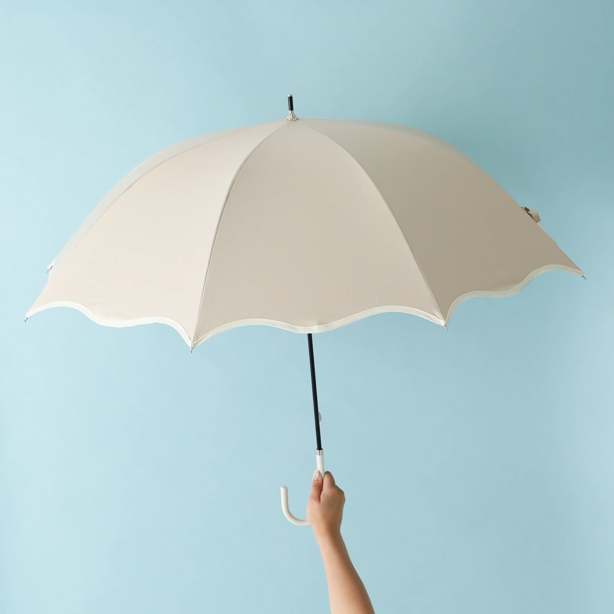 遮光 ウェーブパイピング 長傘 58cm ベージュ（晴雨兼用） - Image 2